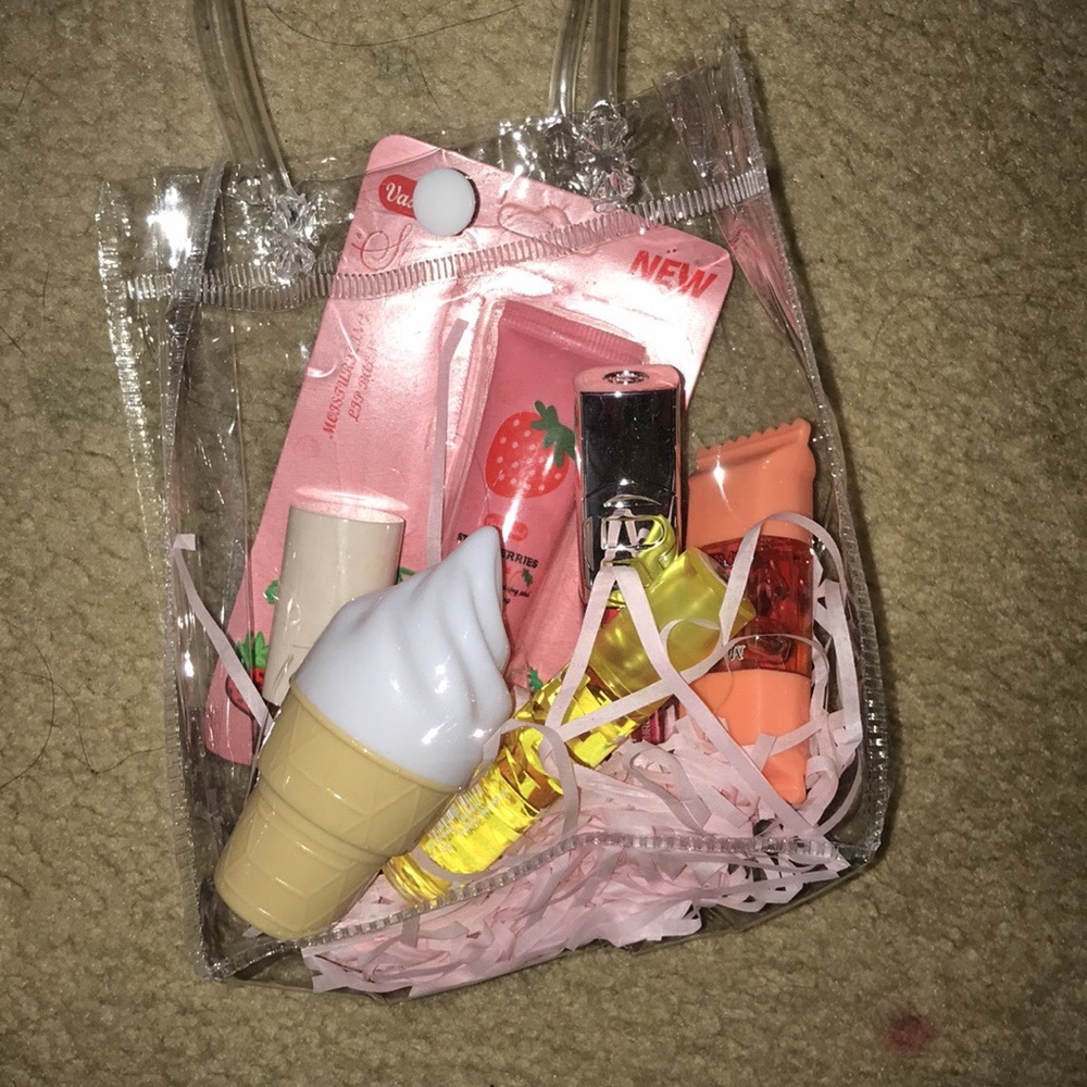 Assorted Women’s Lip Care & Mini Makeup Set - Pink